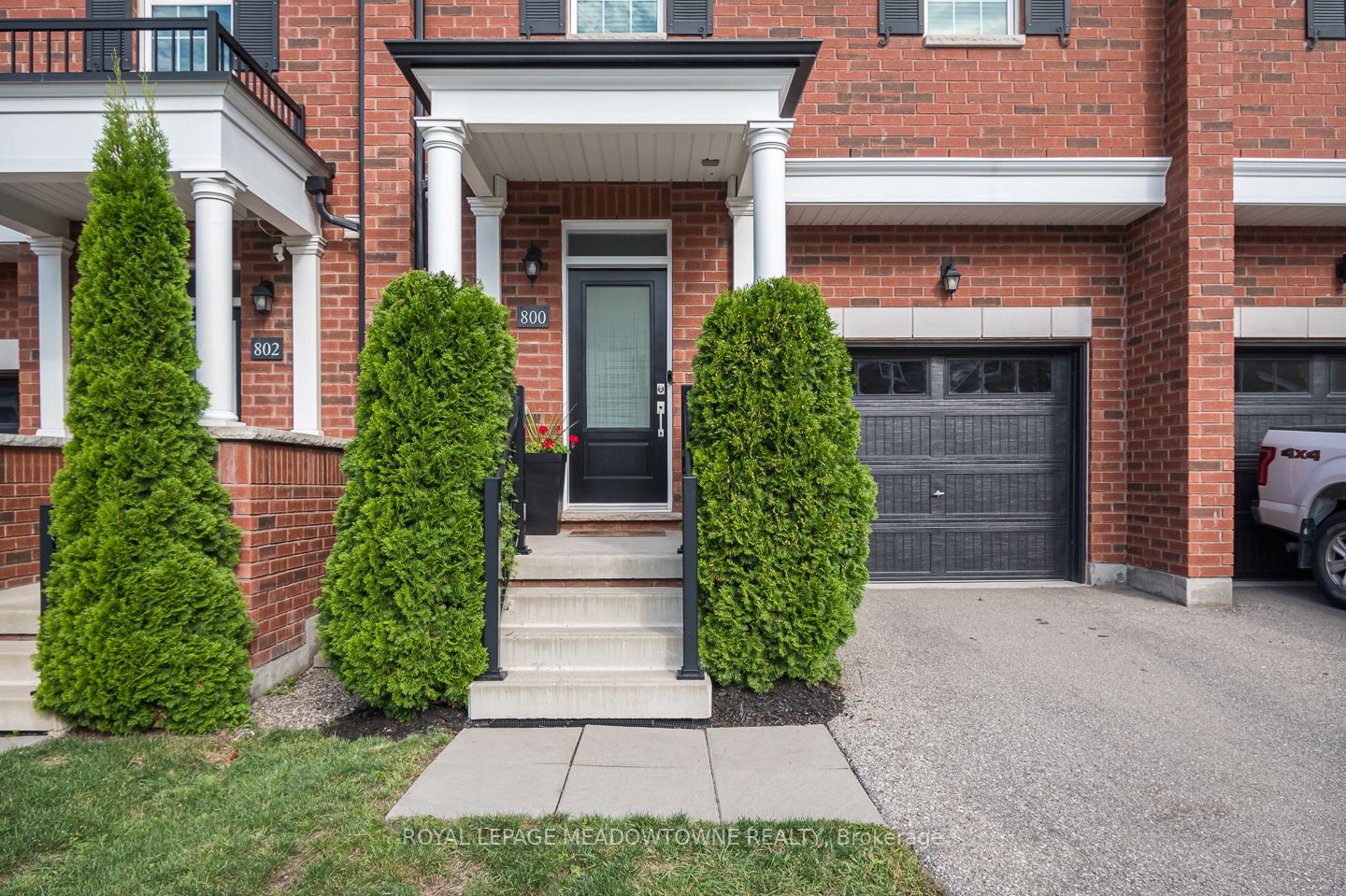 800 Banks Cres N