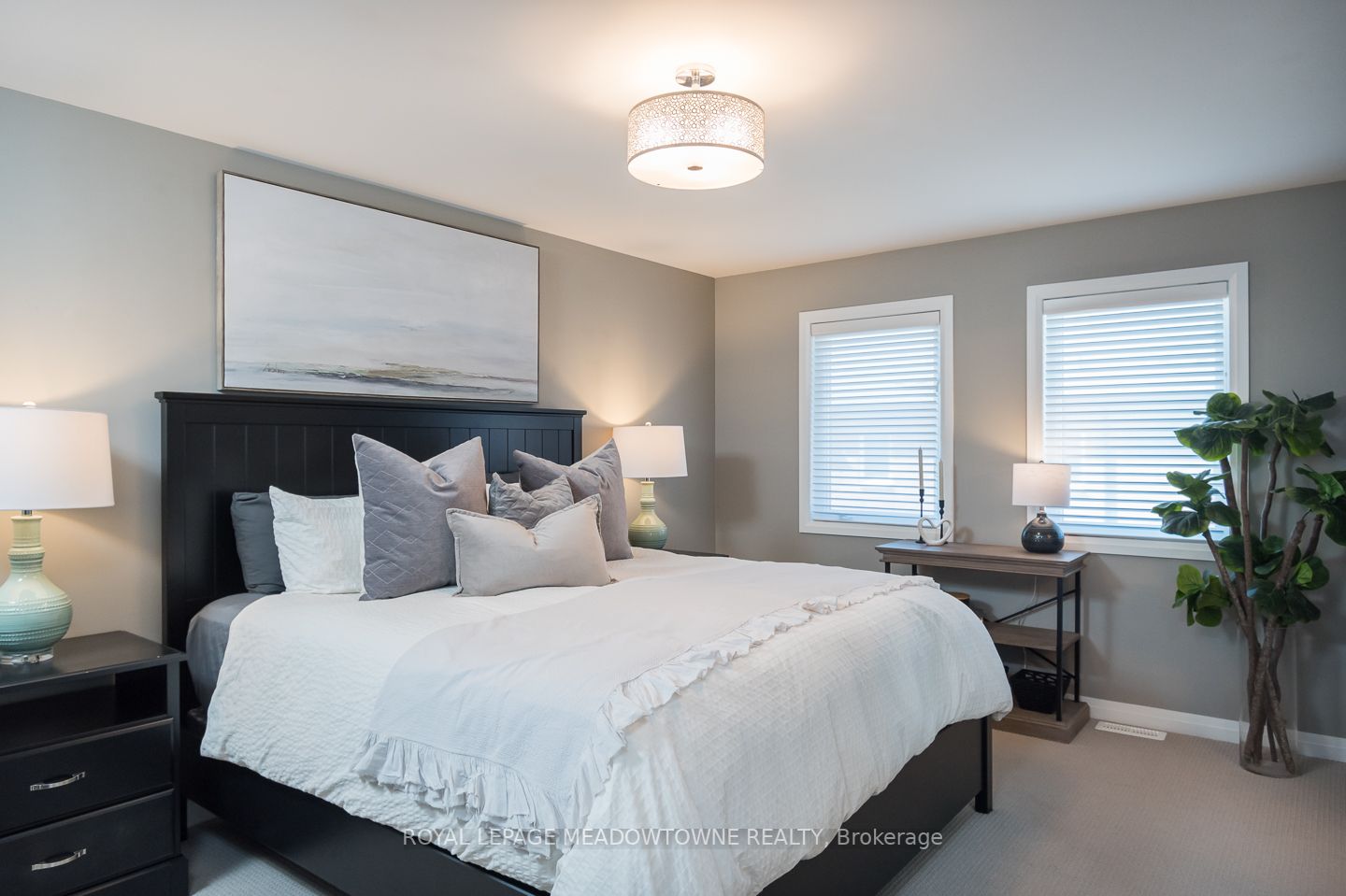 800 Banks Crescent N