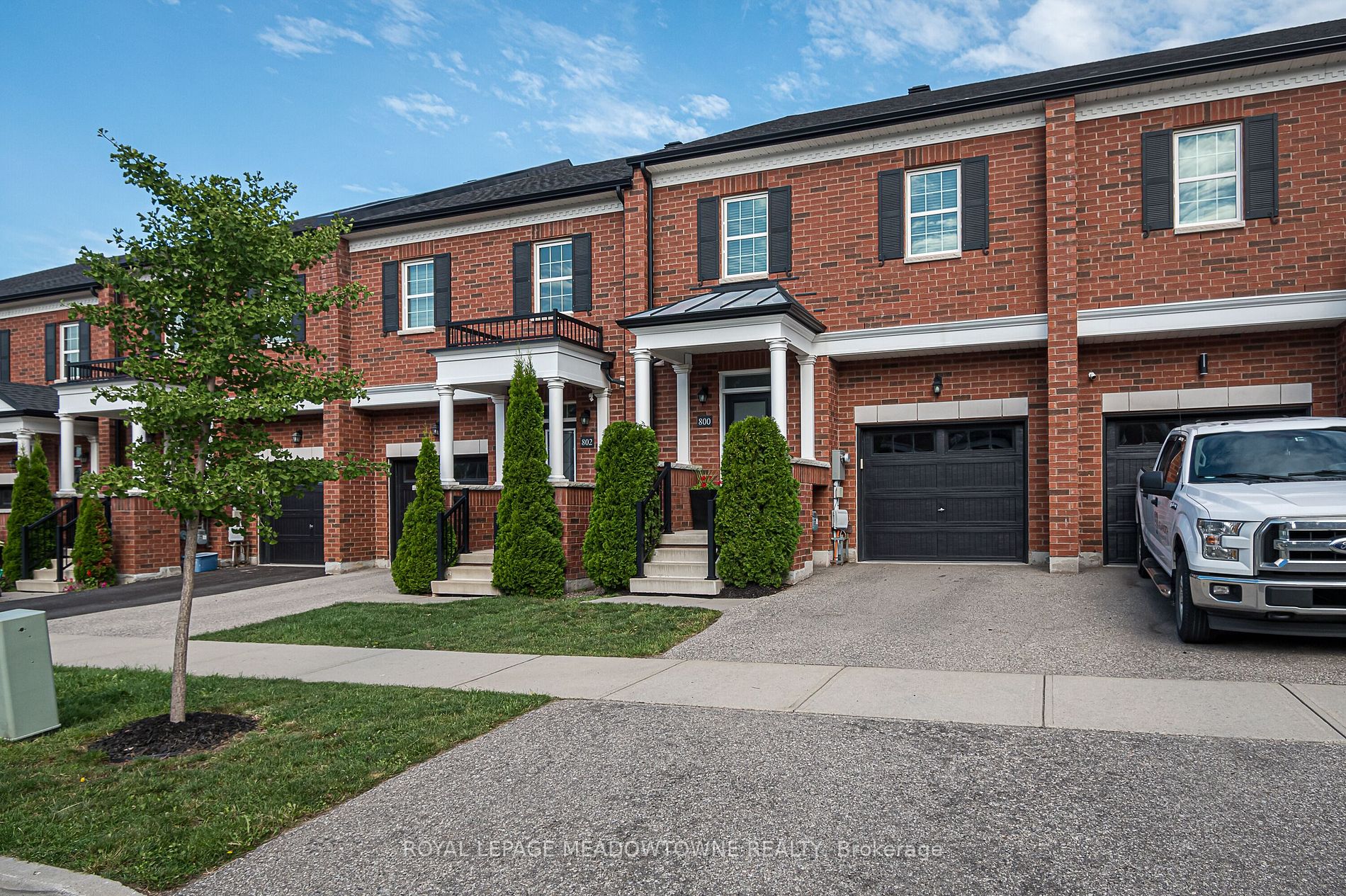 800 Banks Cres N