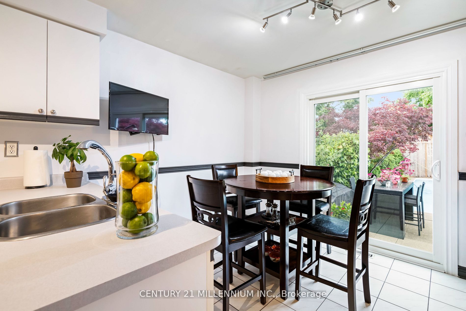 67 Wildberry Cres