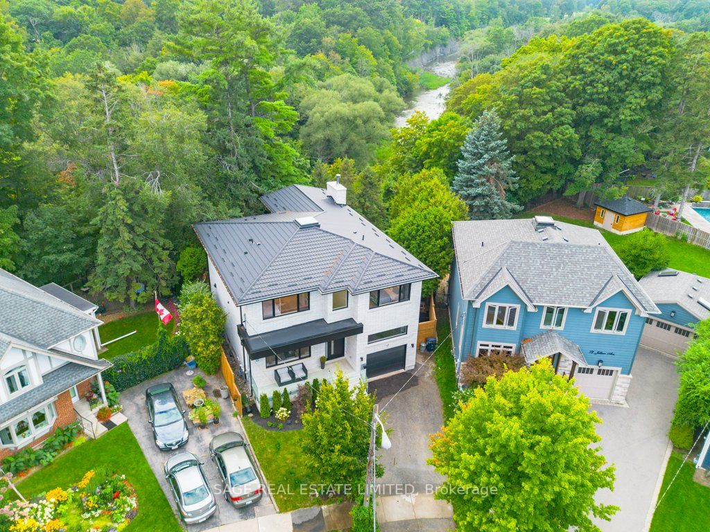 67 Jellicoe Ave