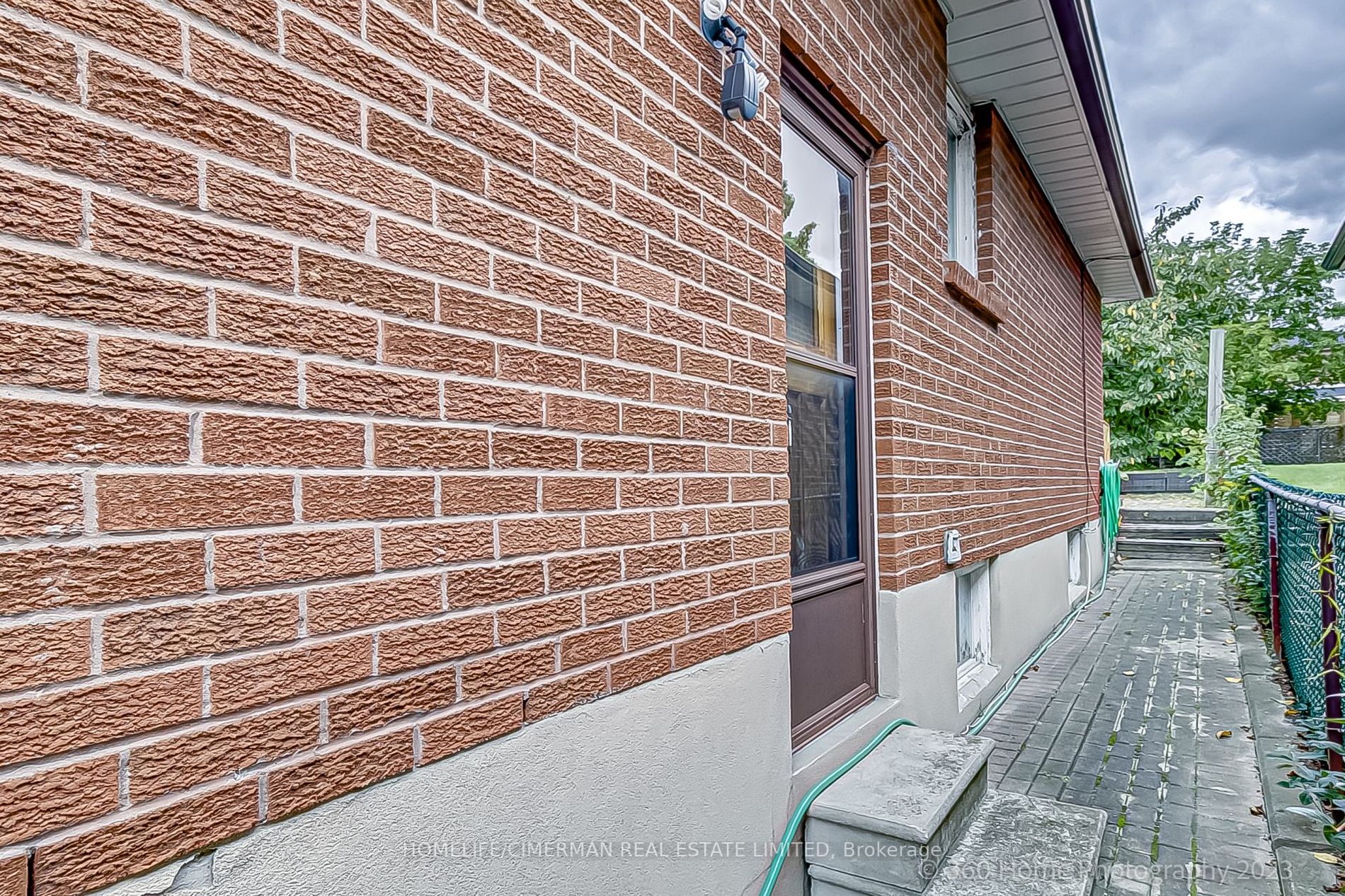 1172 Wilson Ave W