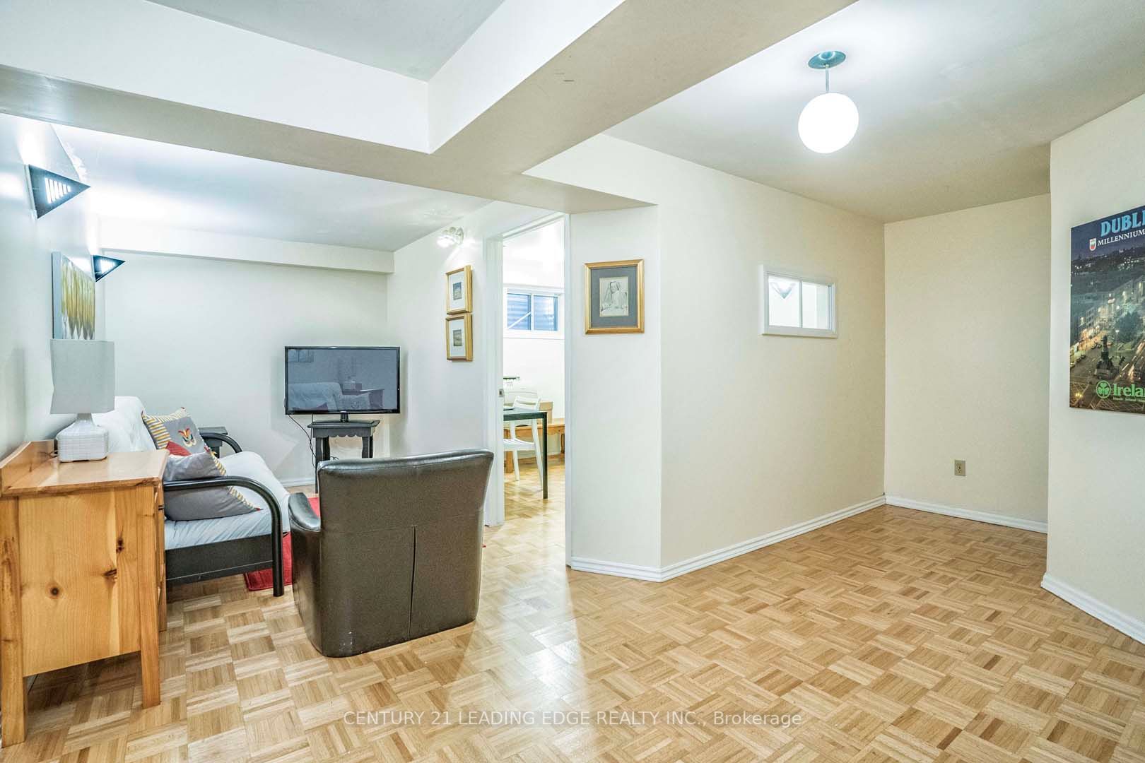 68 Foster Cres, #68