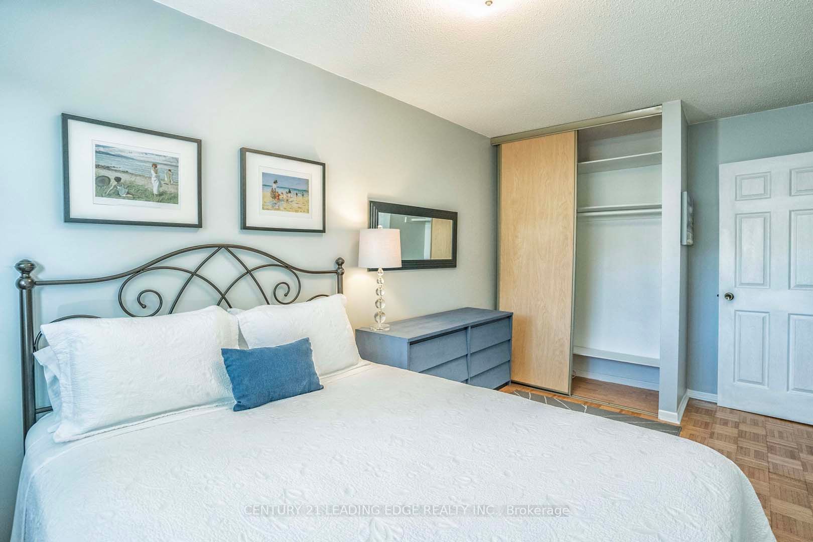 68 Foster Cres, #68