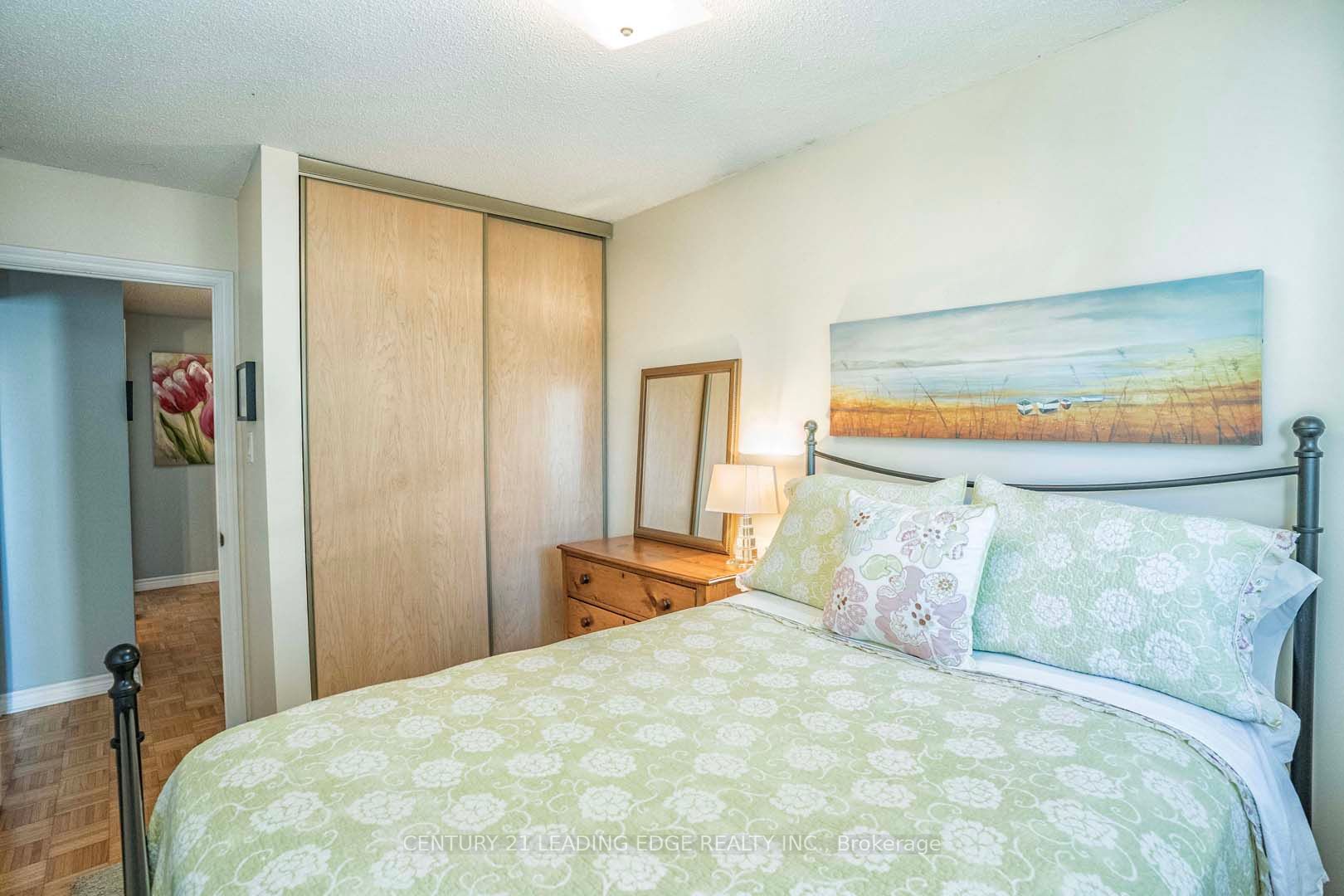 68 Foster Cres, #68