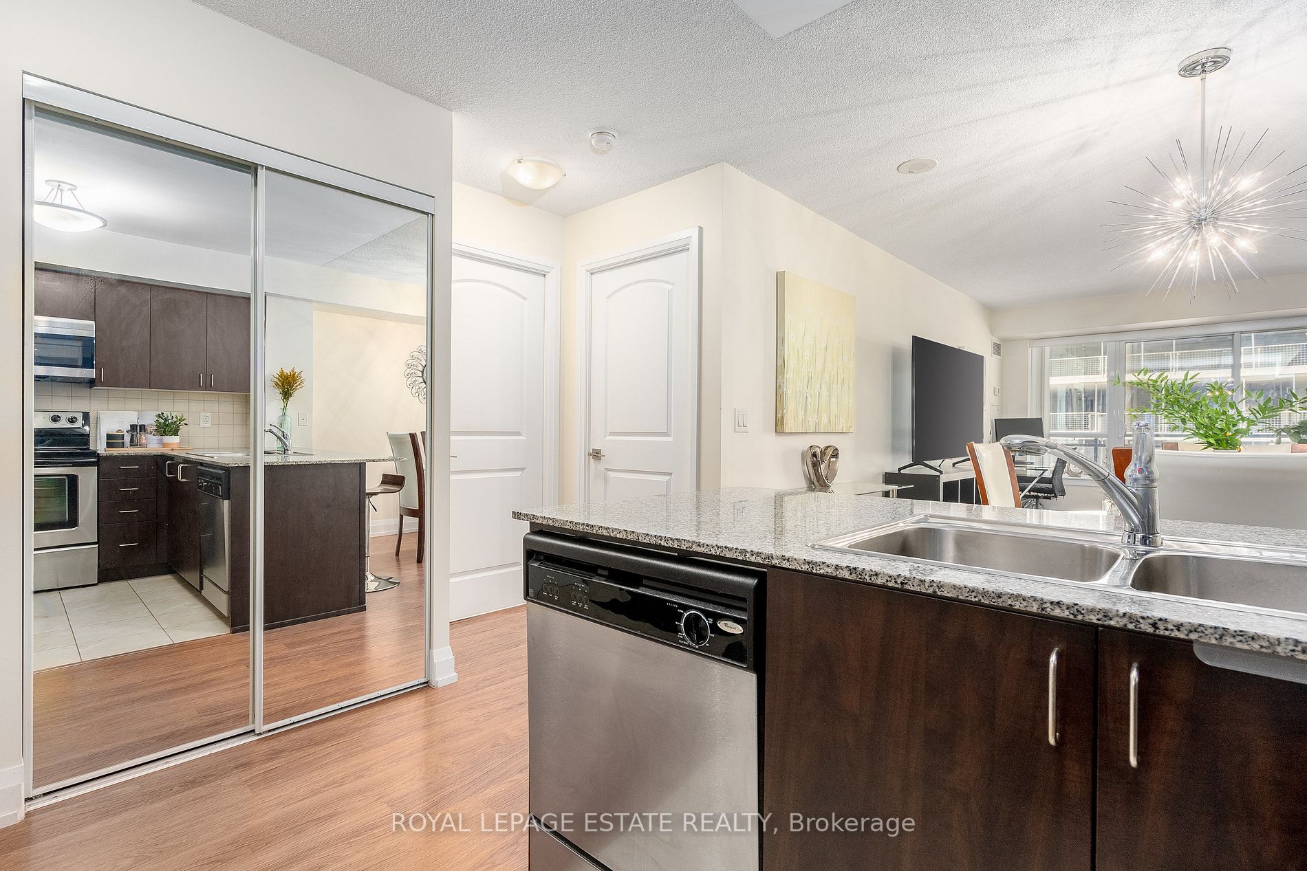 55 De Boers Dr, #1012