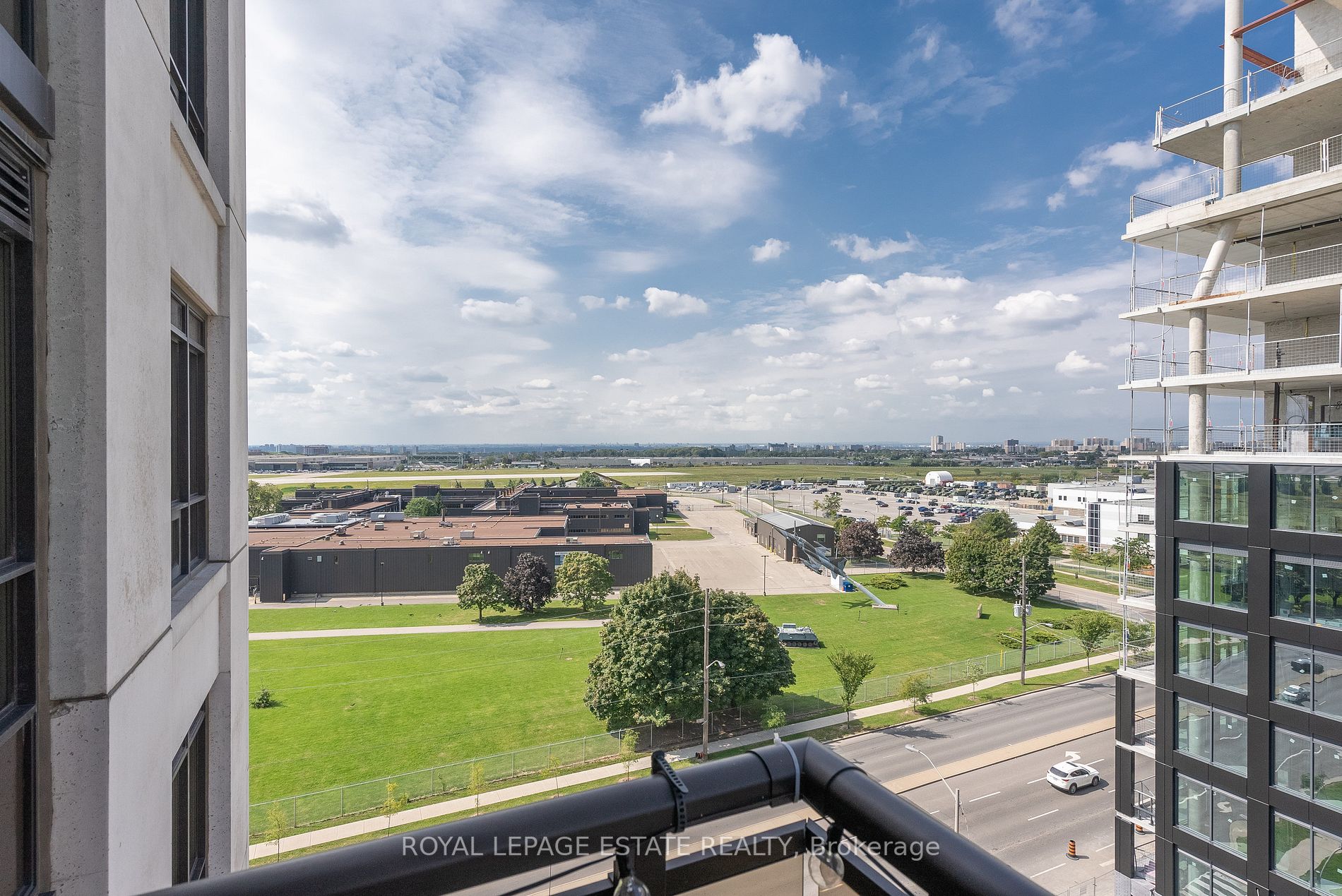 55 De Boers Dr, #1012