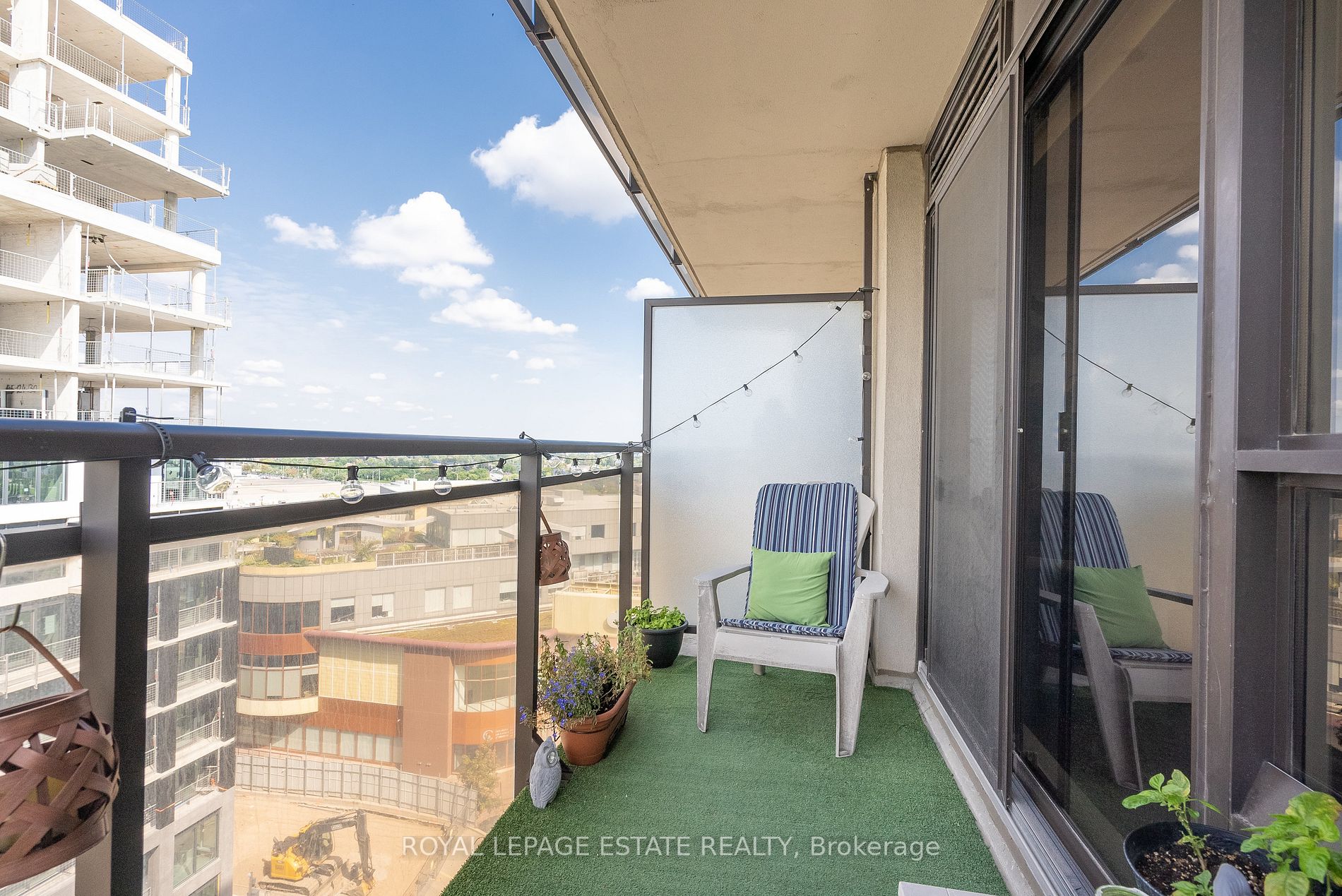 55 De Boers Dr, #1012