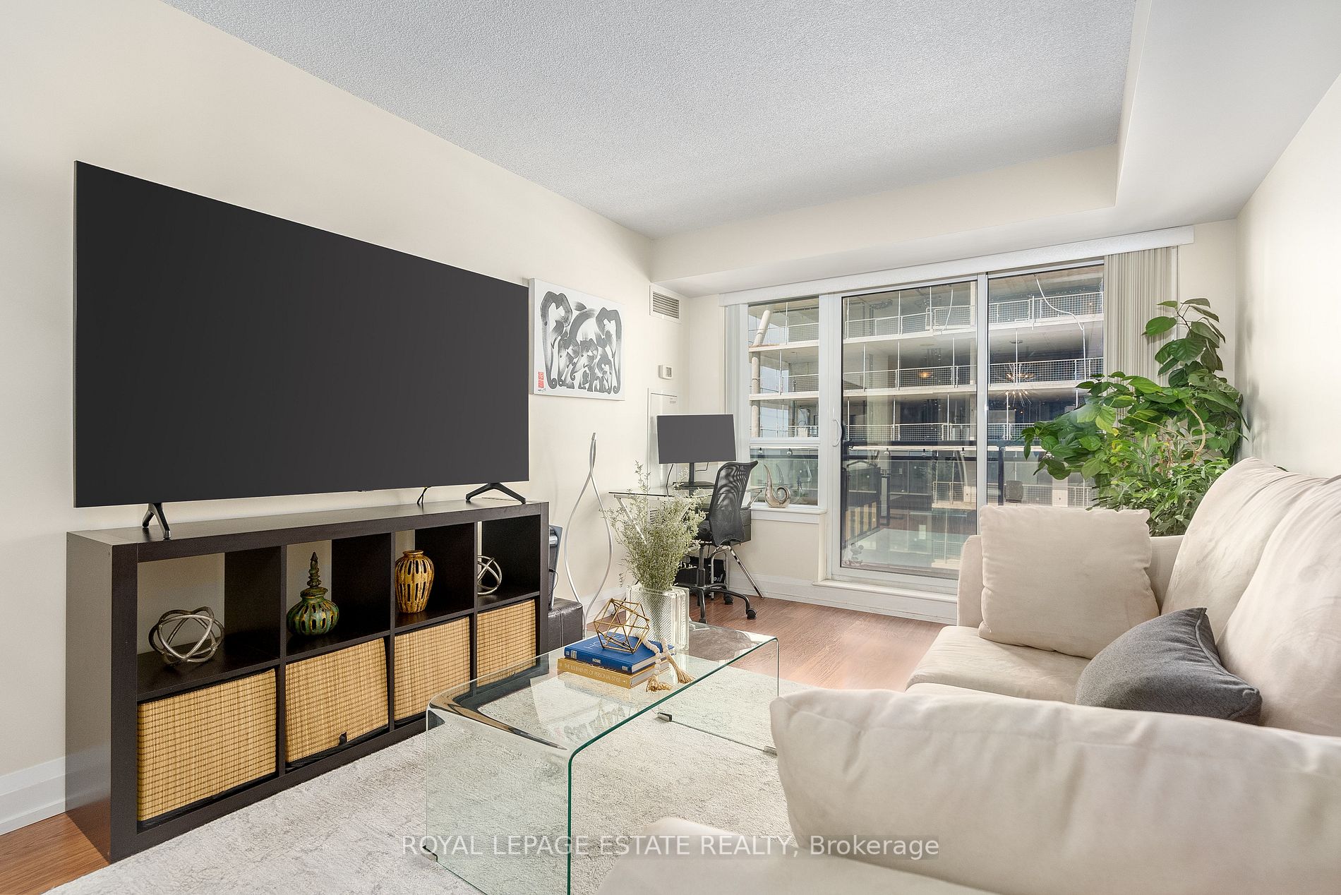 55 De Boers Dr, #1012