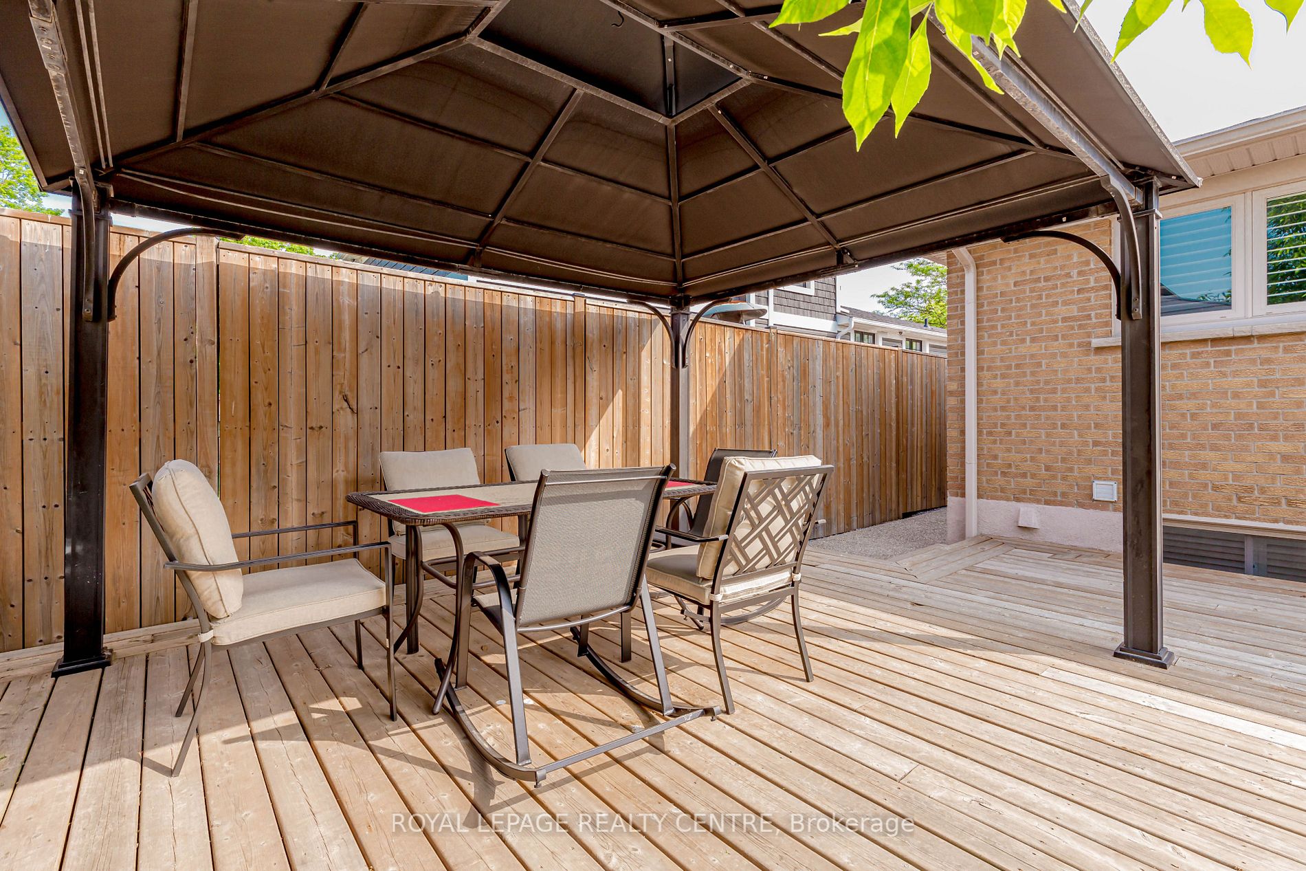 326 Slade Cres, #Lower