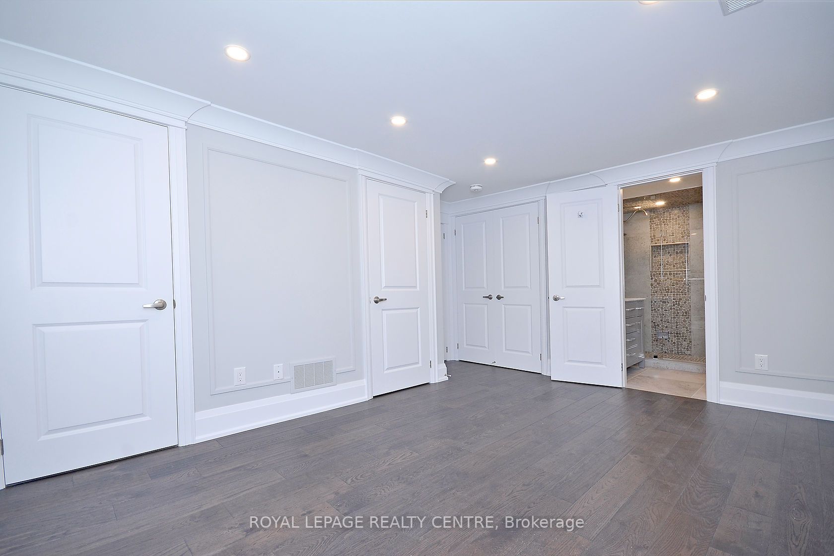 326 Slade Cres, #Lower