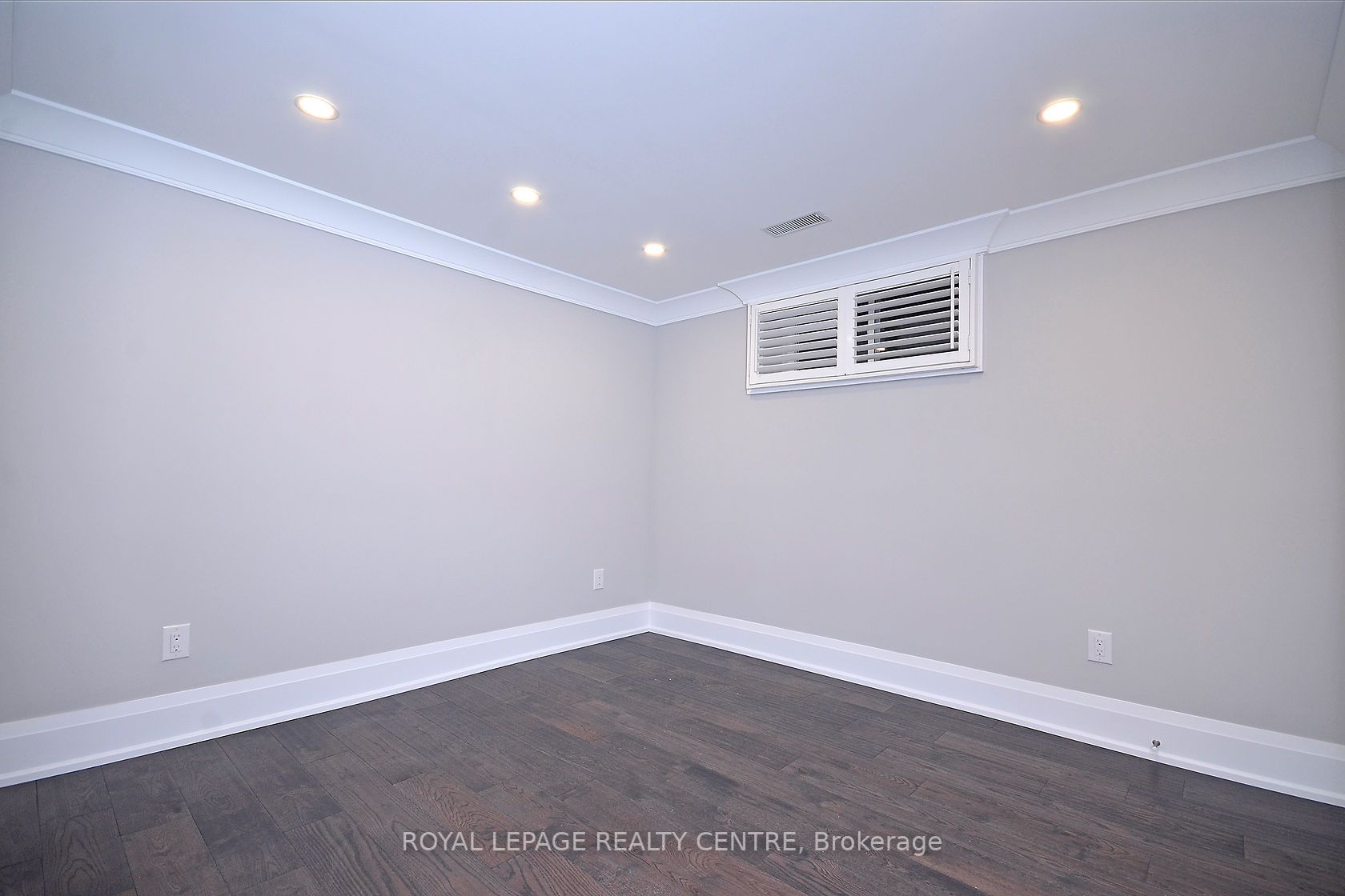 326 Slade Cres, #Lower