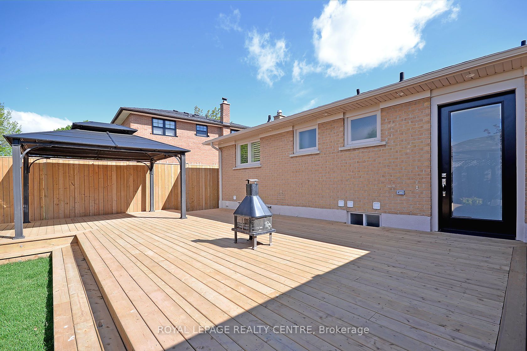 326 Slade Cres, #Lower