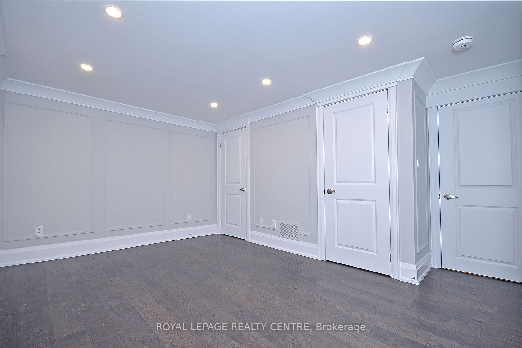 326 Slade Cres, #Lower
