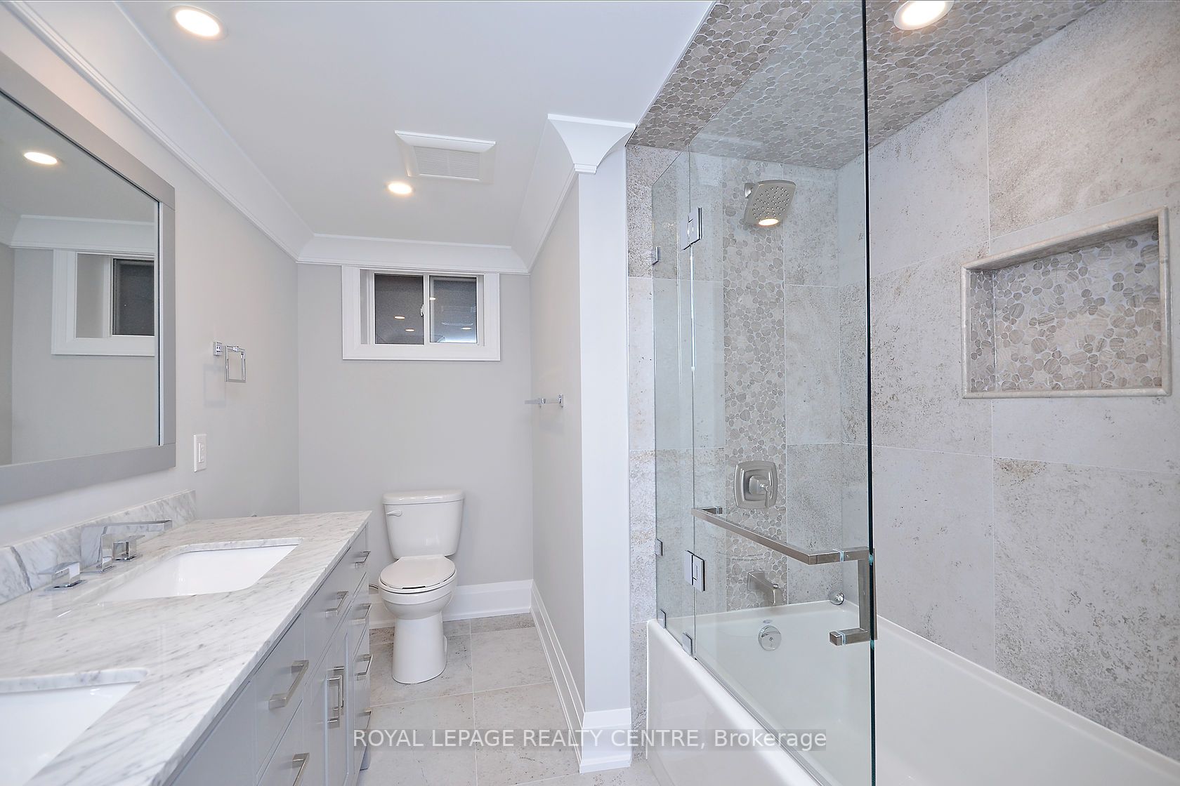 326 Slade Cres, #Lower