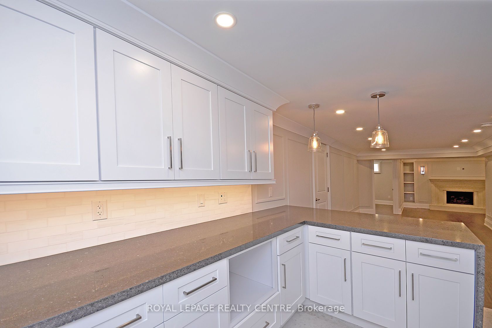 326 Slade Cres, #Lower