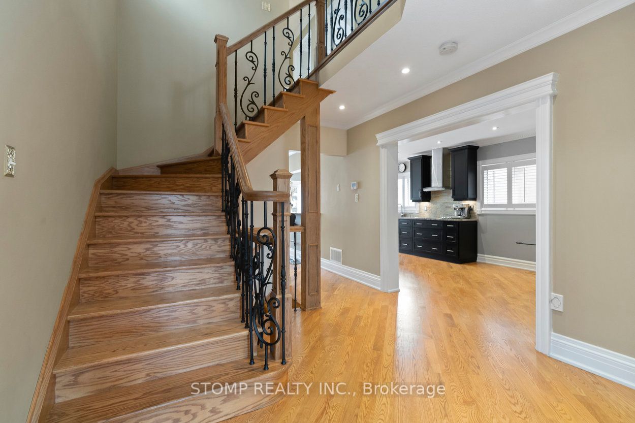 859 Mays Crescent