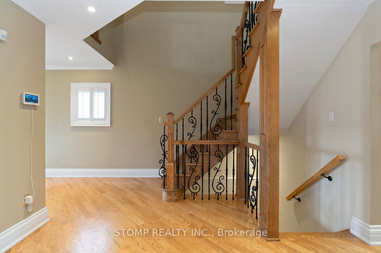 859 Mays Crescent