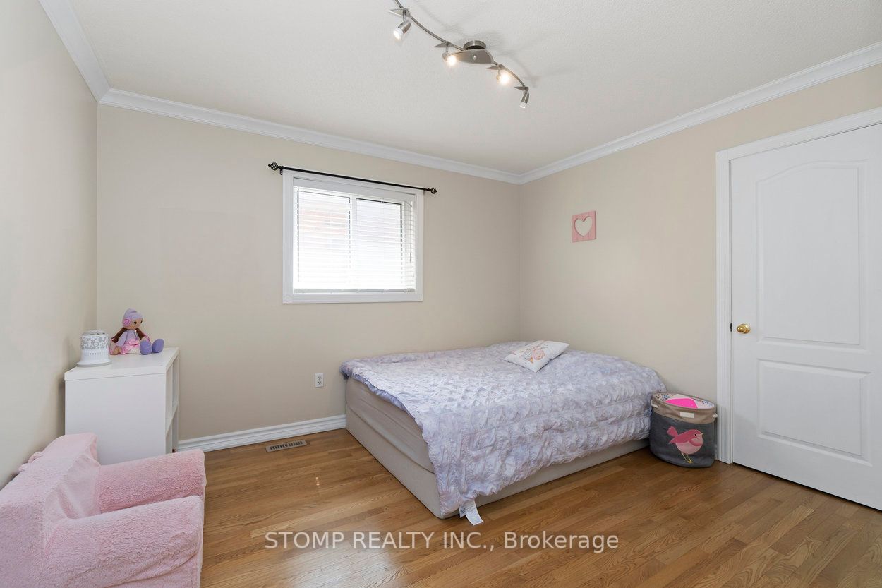 859 Mays Crescent