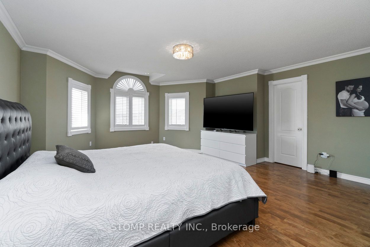 859 Mays Crescent