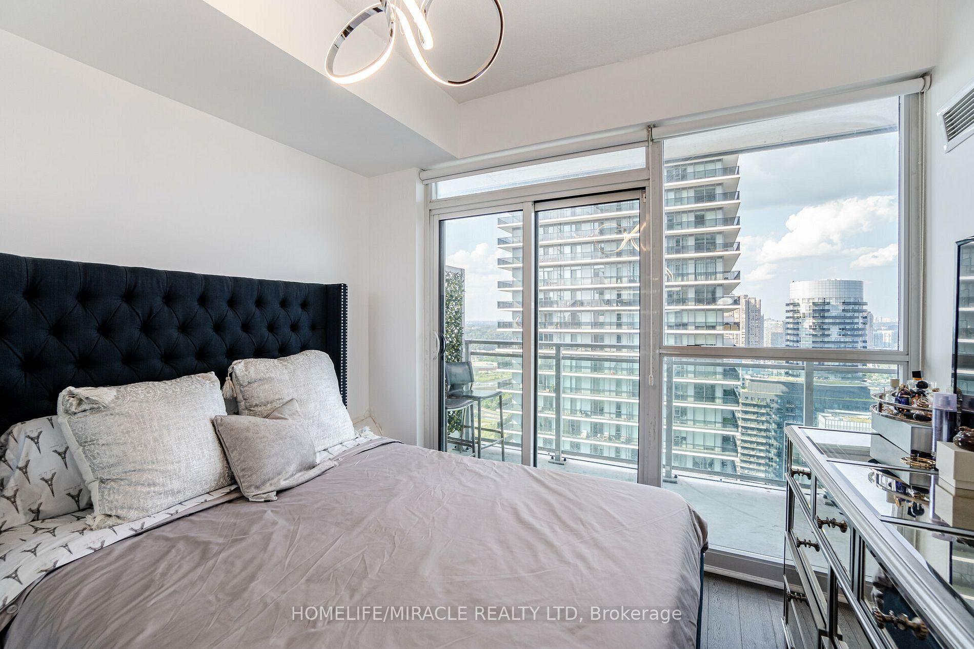 33 Shore Breeze Drive, #2707
