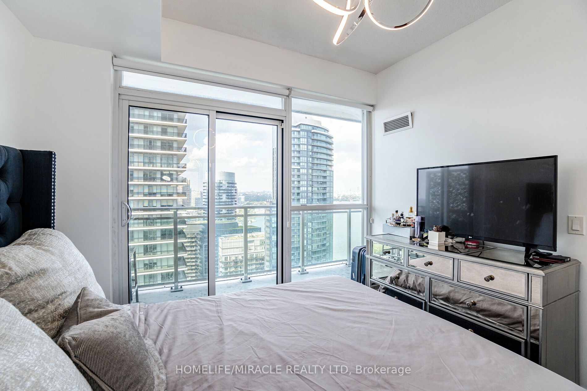 33 Shore Breeze Drive, #2707