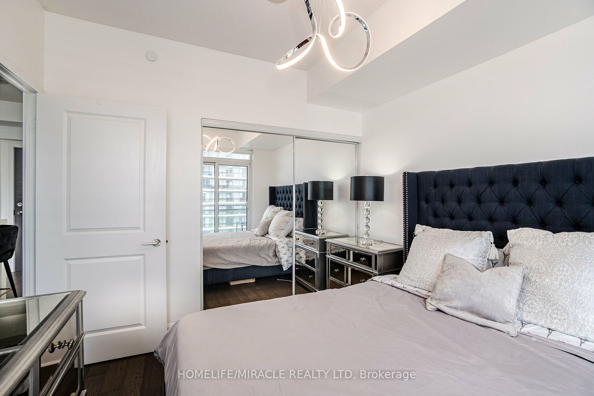 33 Shore Breeze Drive, #2707