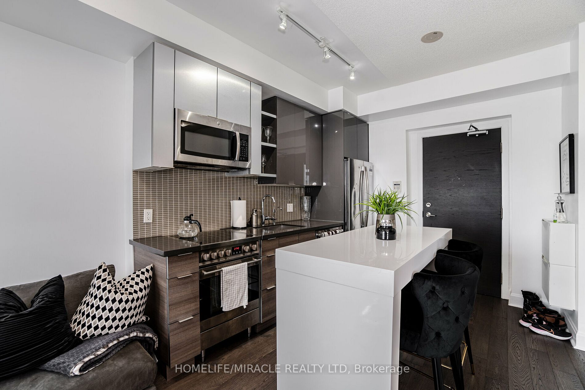 33 Shore Breeze Drive, #2707