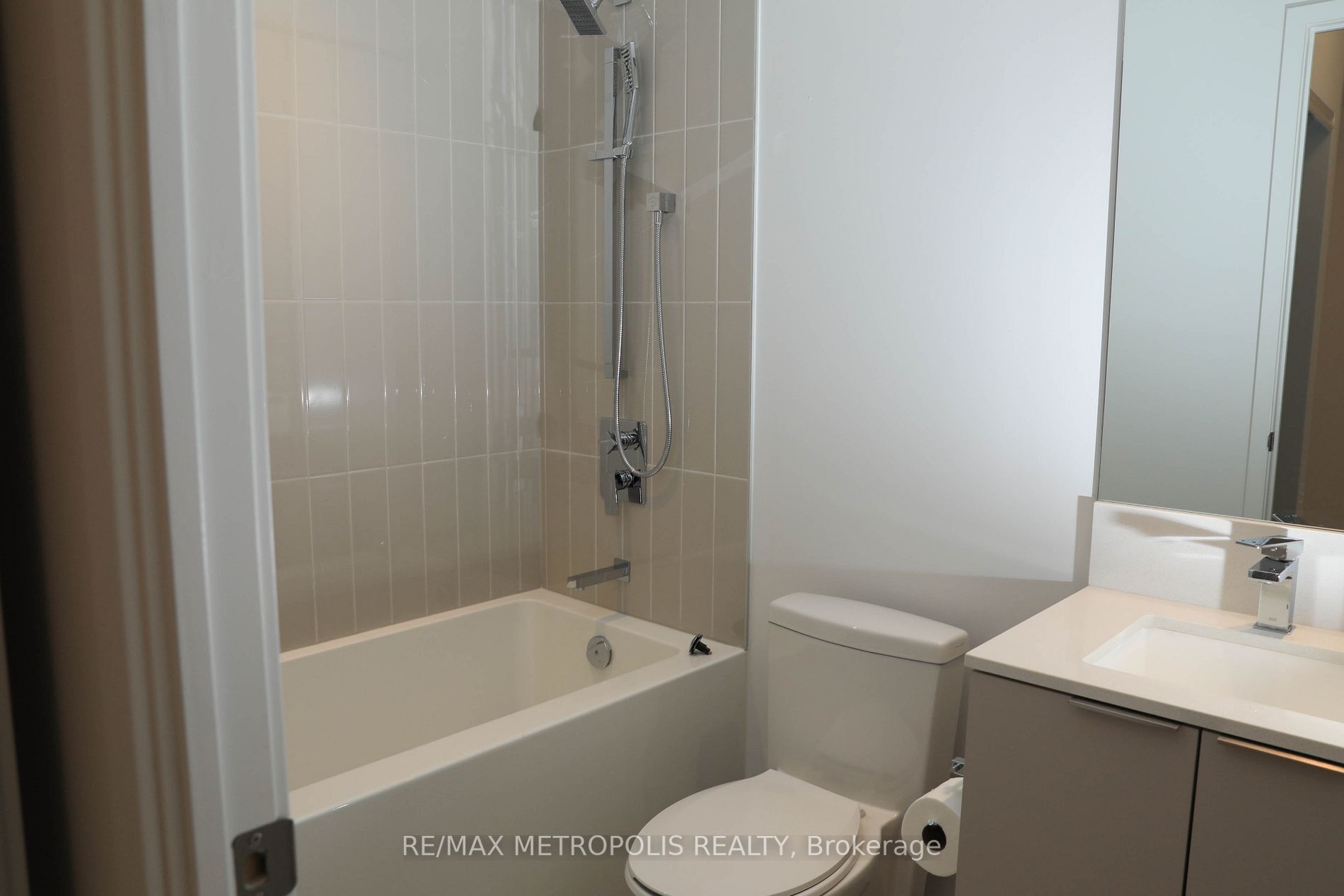 3900 Confederation Pkwy, #216