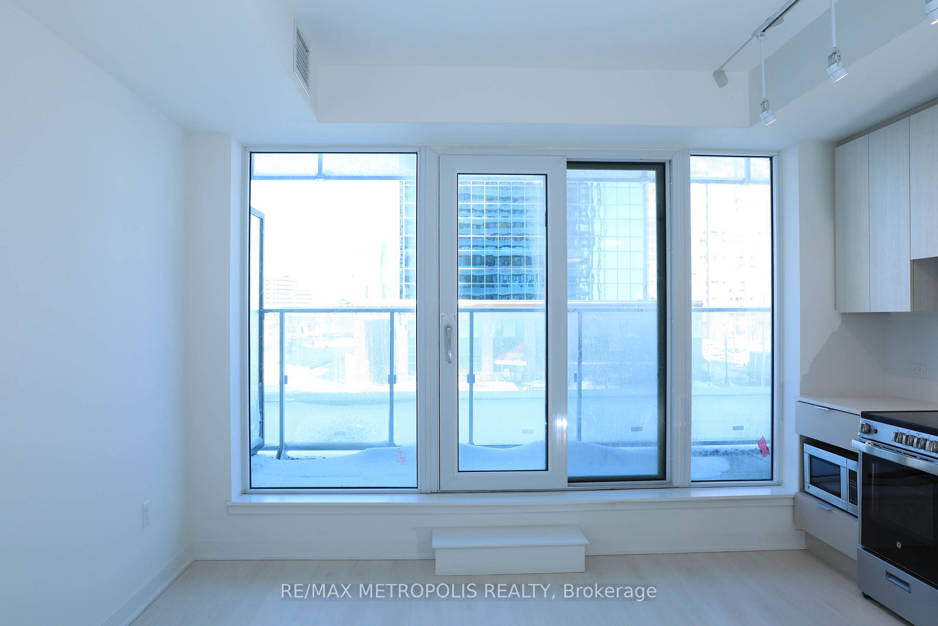 3900 Confederation Pkwy, #216
