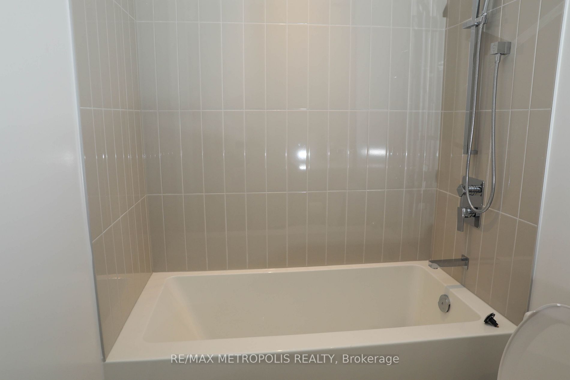 3900 Confederation Pkwy, #216
