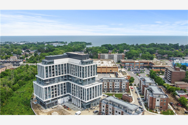 1063 Douglas Mccurdy Comm Circ, Mississauga