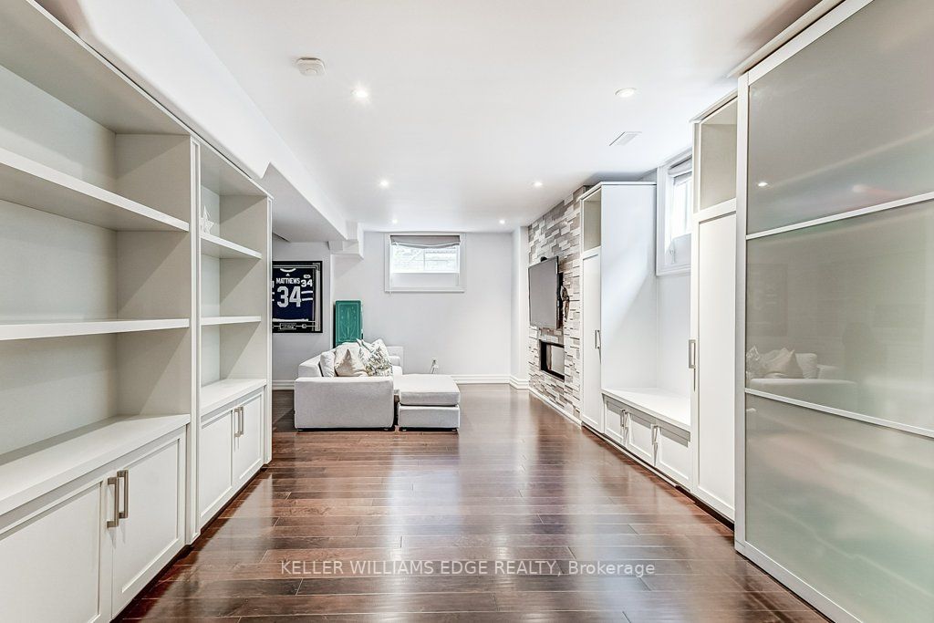 428 Allan St