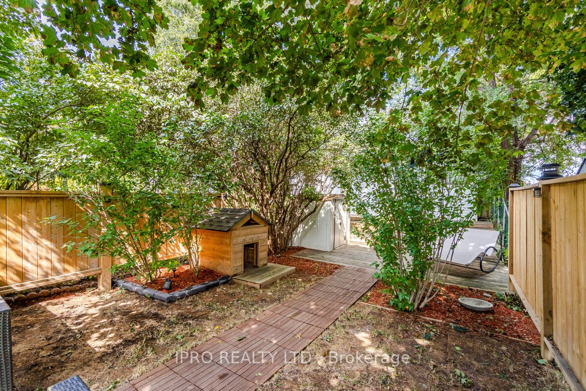 258 Royal Salisbury Way