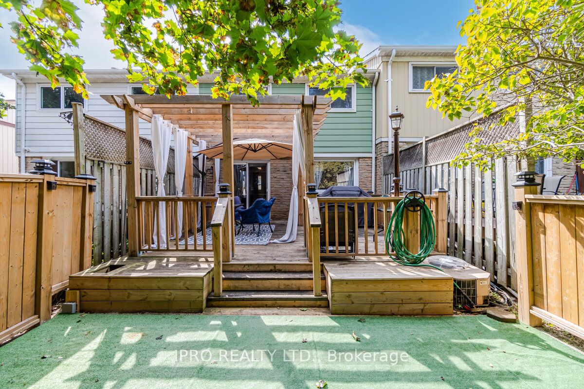 258 Royal Salisbury Way