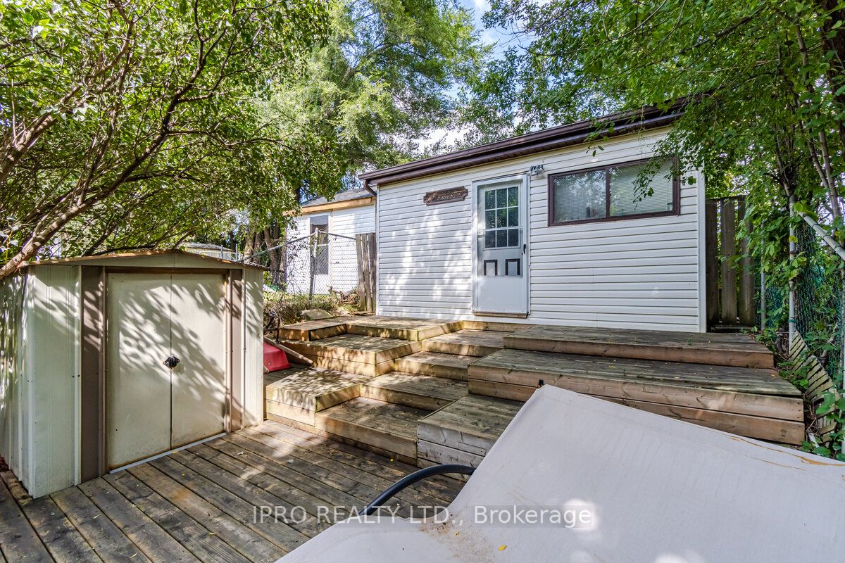 258 Royal Salisbury Way