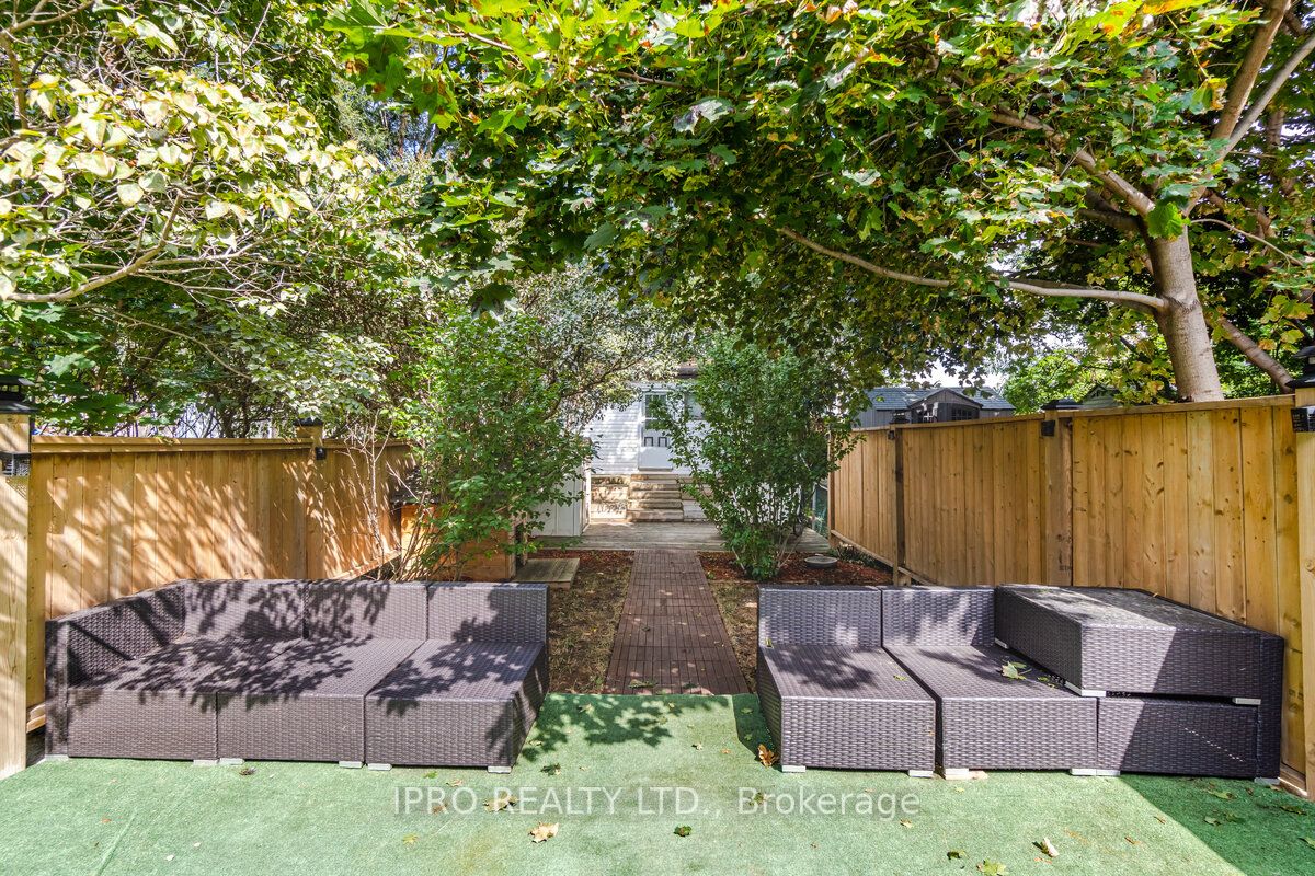 258 Royal Salisbury Way