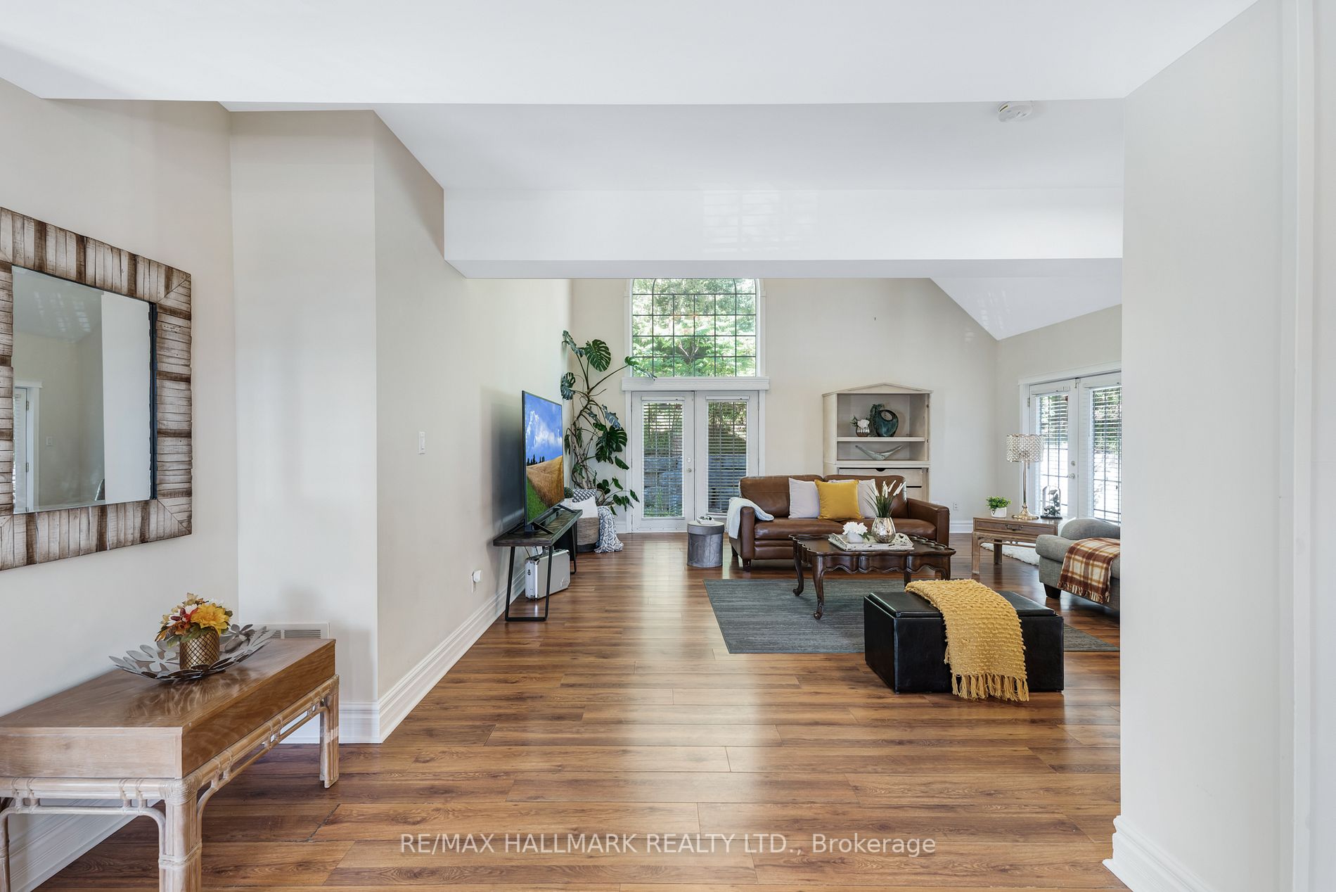 433 KING Street E