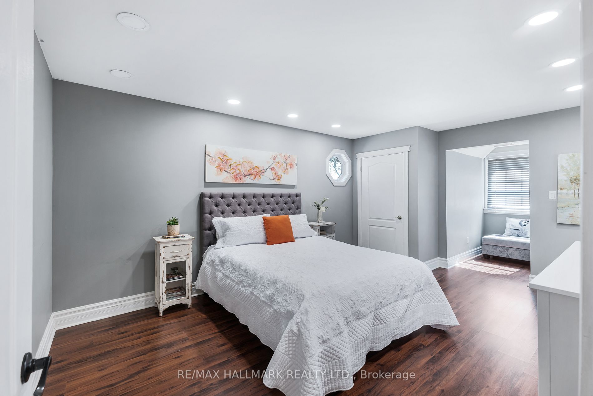 433 KING Street E