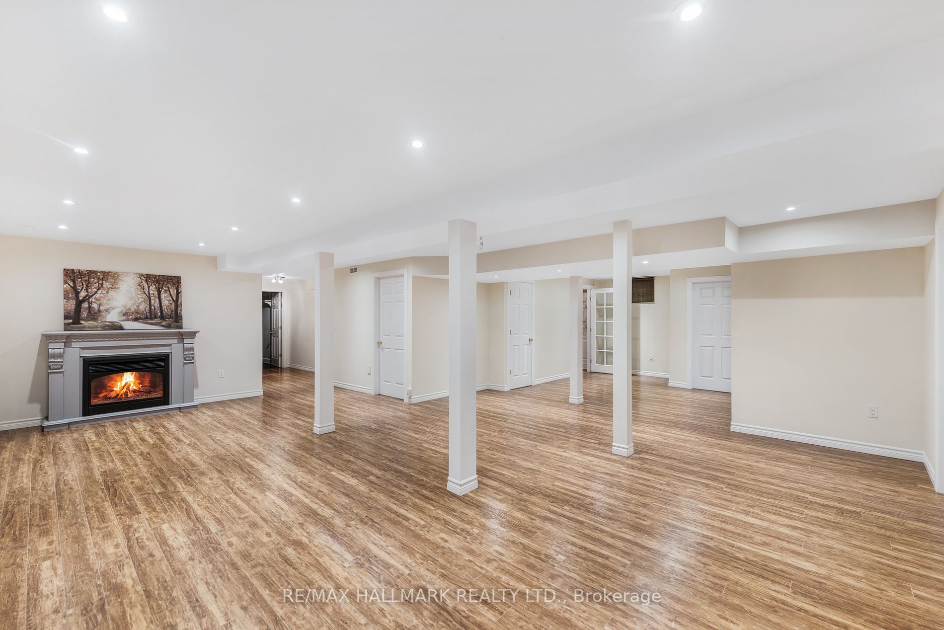 433 KING Street E