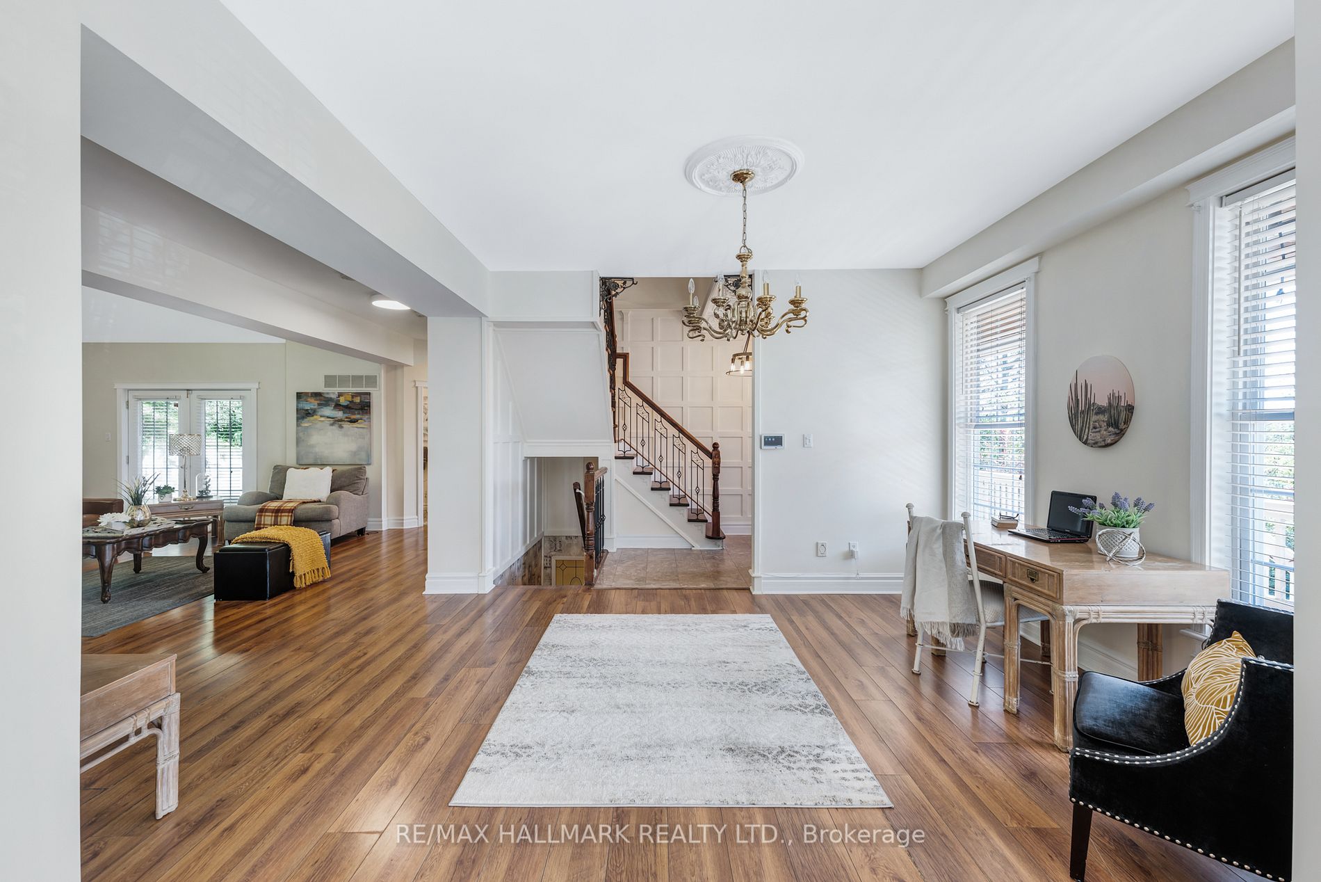 433 KING Street E