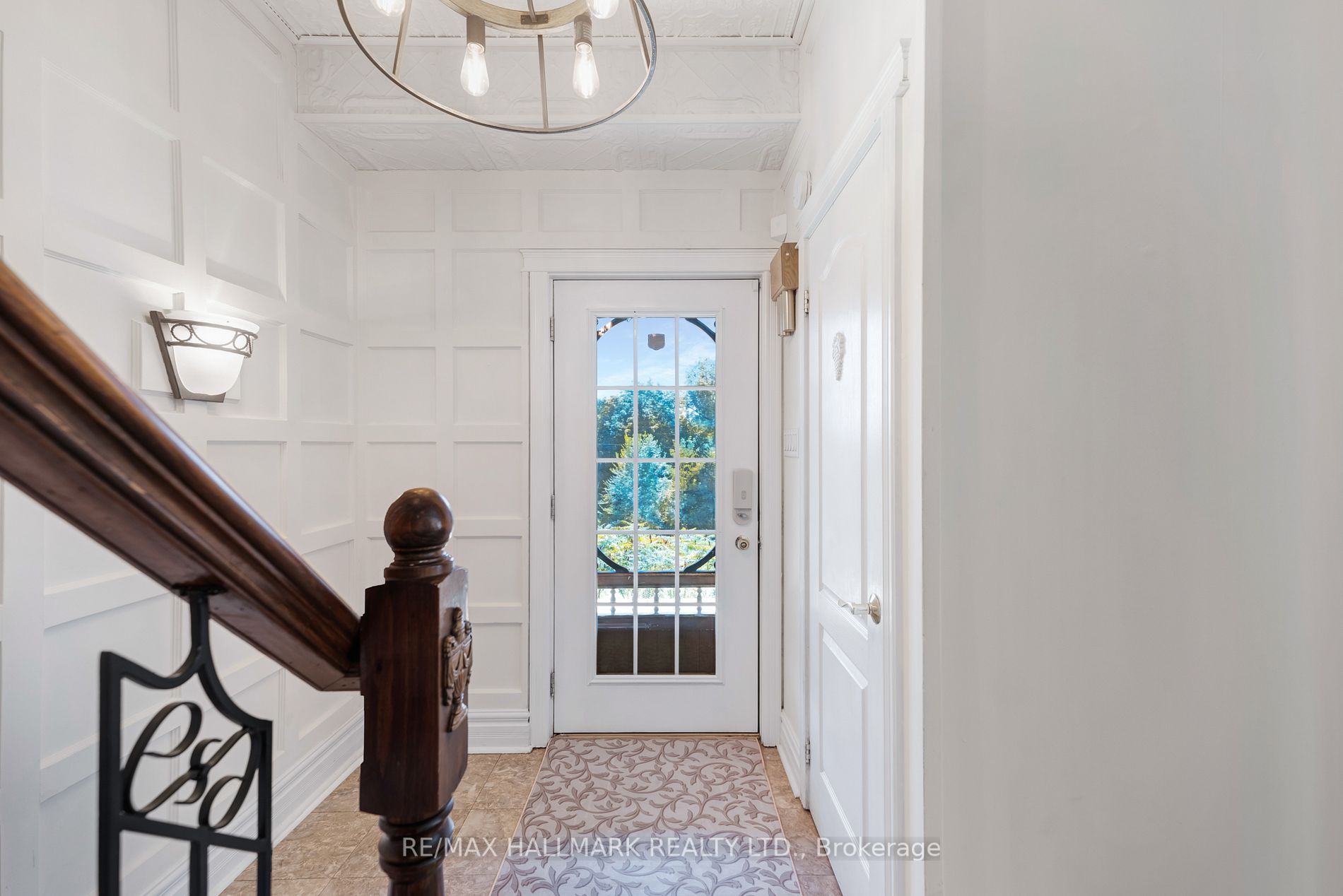 433 KING Street E