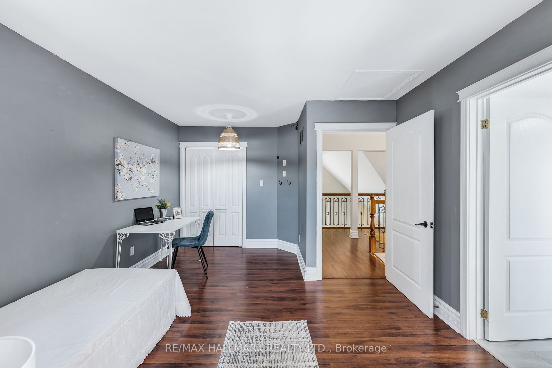 433 KING Street E