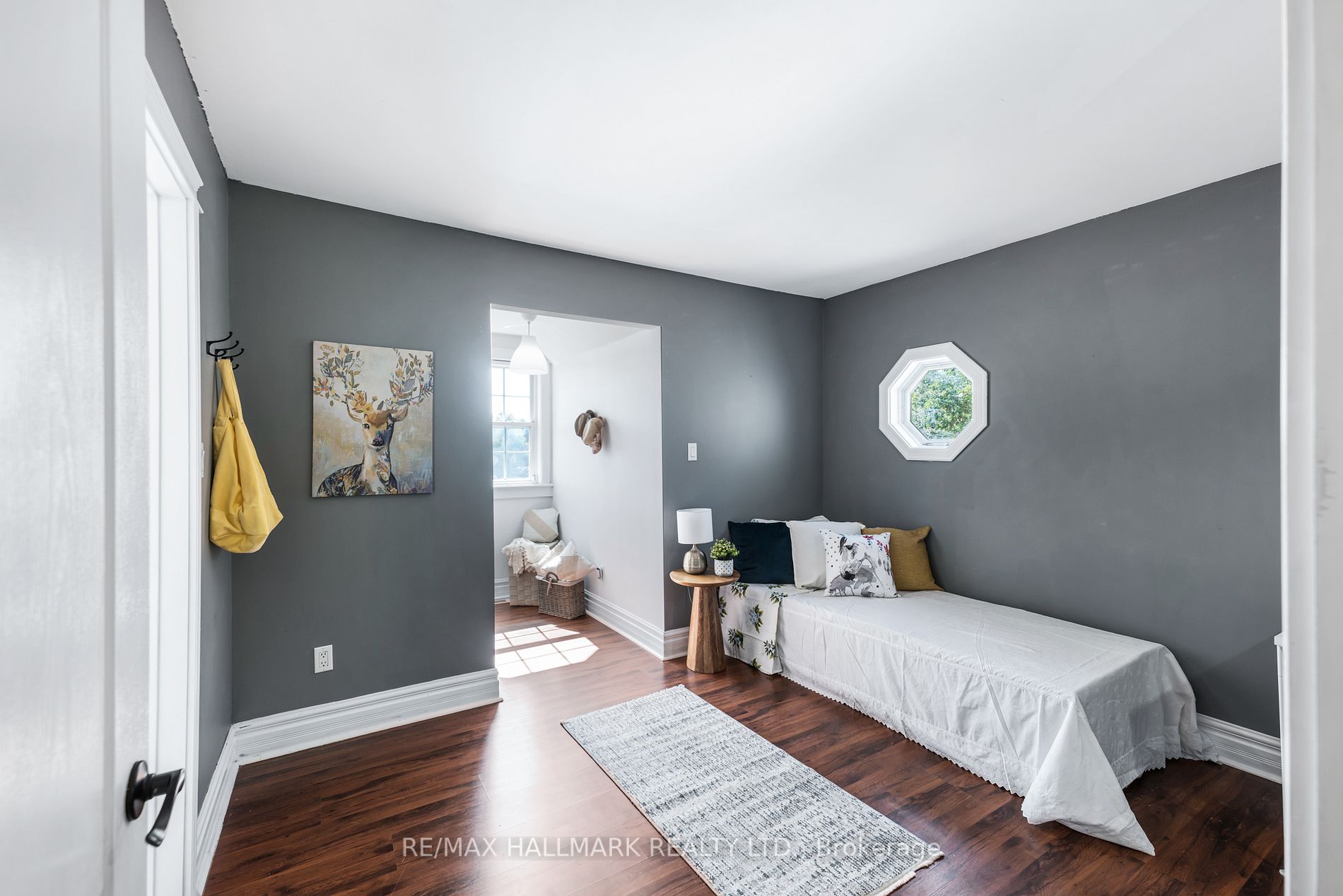 433 KING Street E