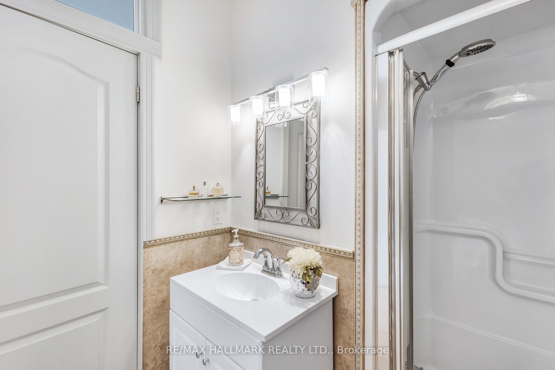 433 KING Street E