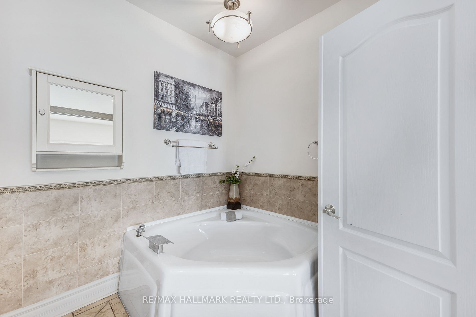 433 KING Street E