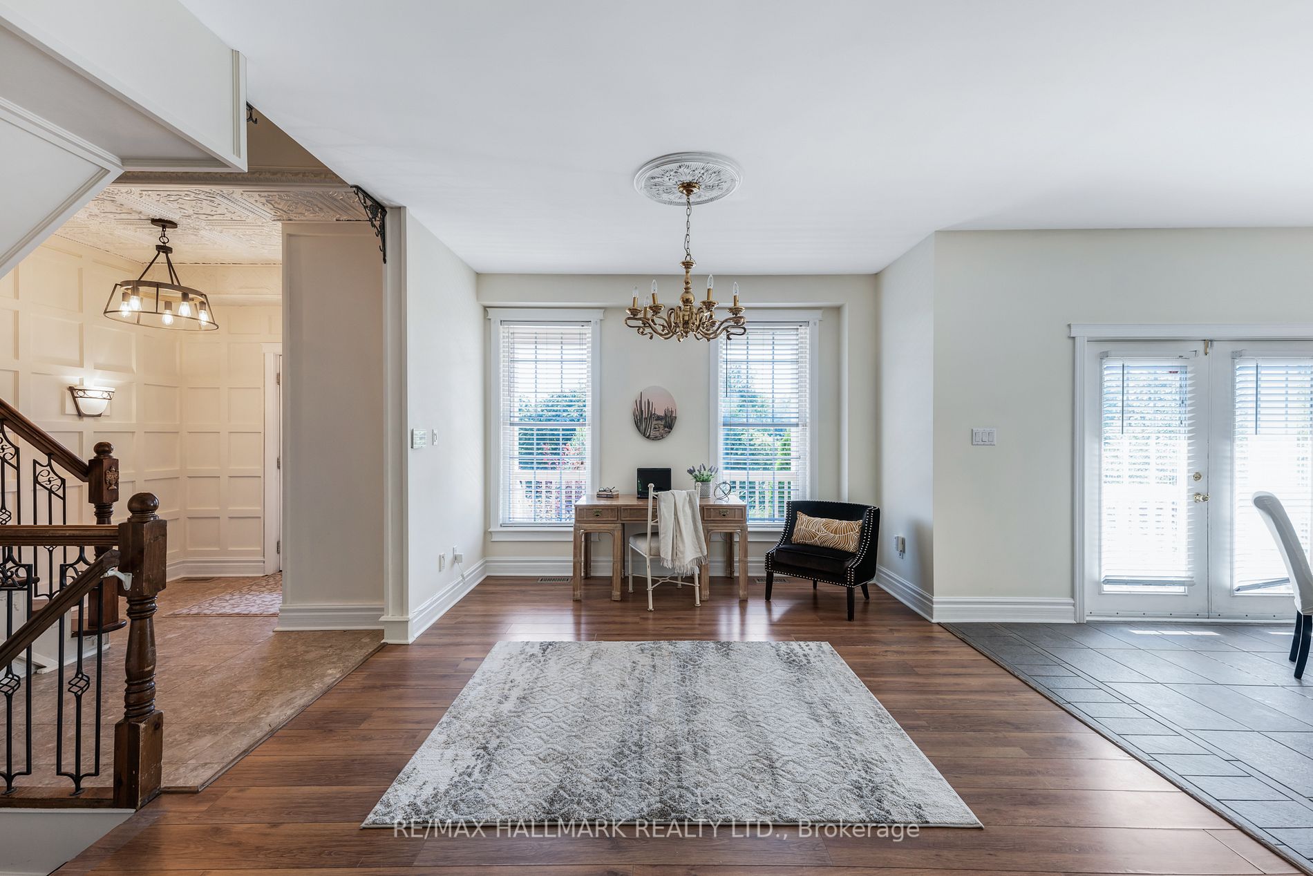 433 KING Street E