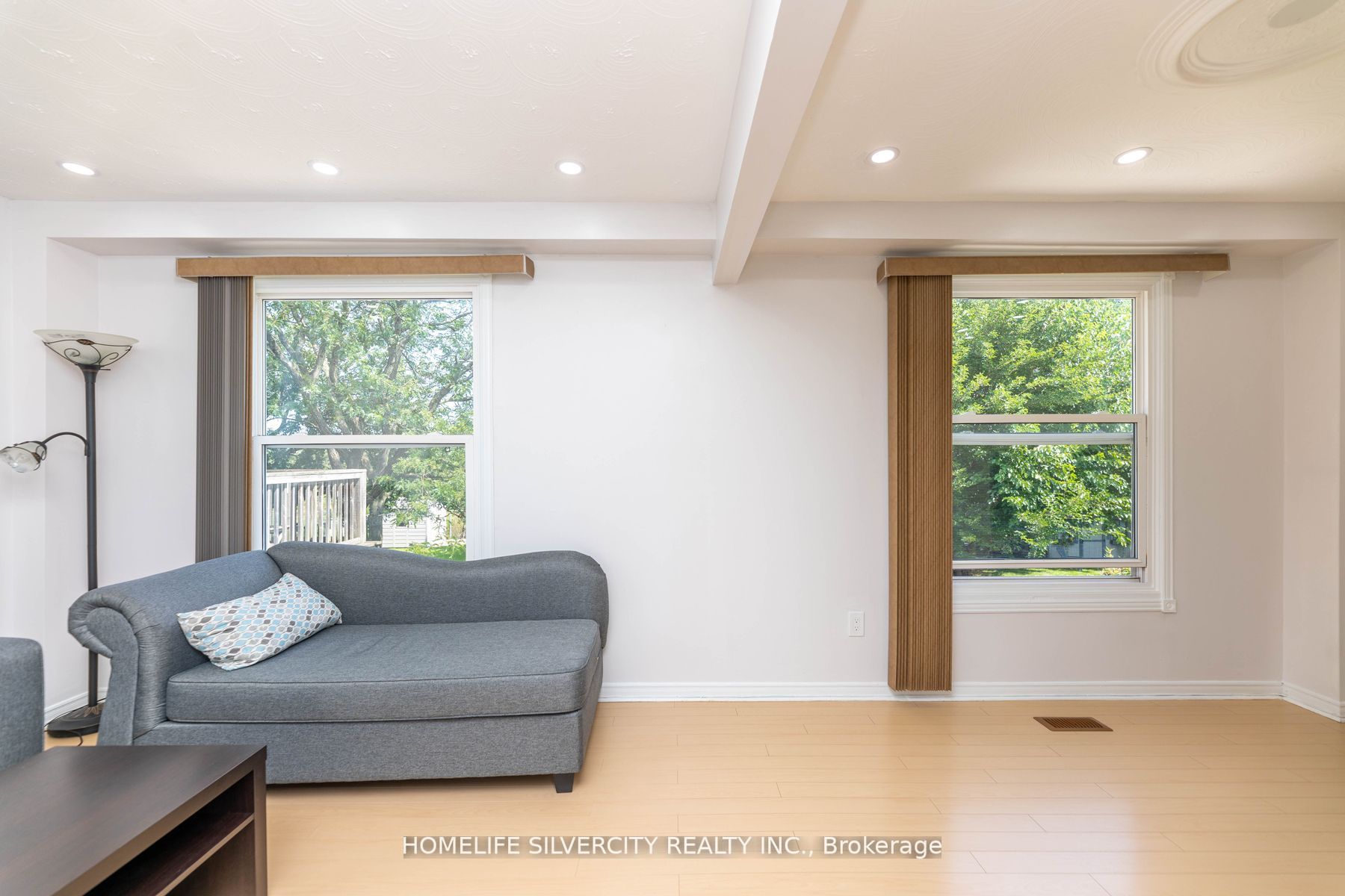3122 Driftwood Dr