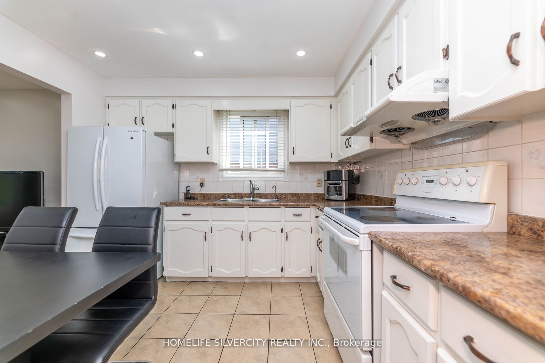 3122 Driftwood Dr