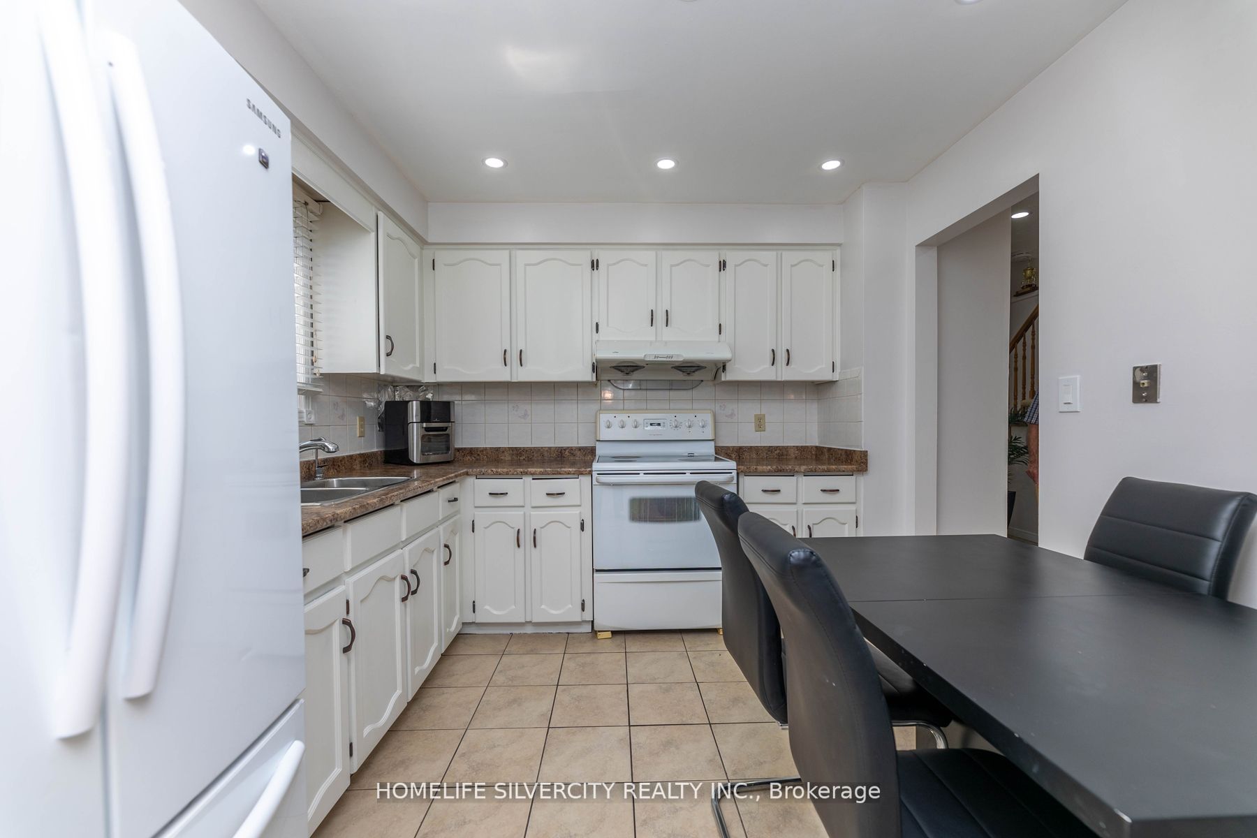 3122 Driftwood Dr